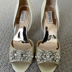 High heels worn only for a few hours size 8.5